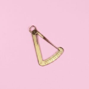 CALIBRADOR DE UÑAS DORADO